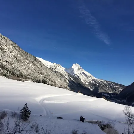 Haus Aperies דירה *